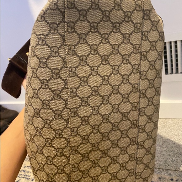 GG Supreme canvas diaper bag with multiple pockets and fold-out changing mat. - Picture 2 of 5